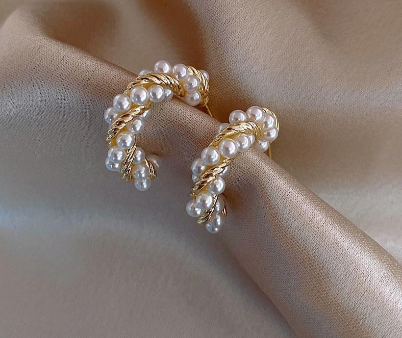 Twisted Pearl Huggies Earrings - Earrings - Altanze