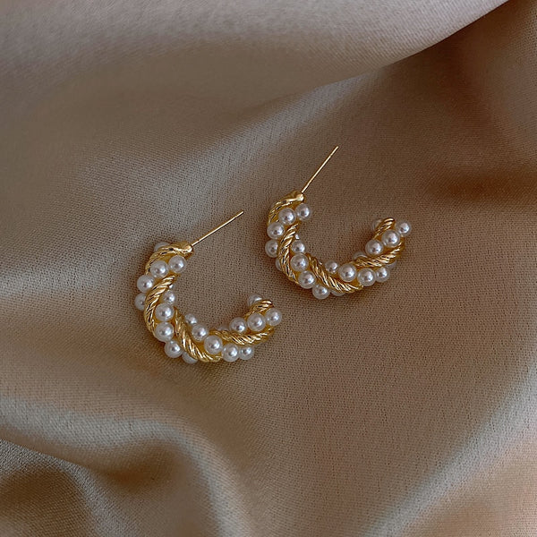 Twisted Pearl Huggies Earrings - Earrings - Altanze