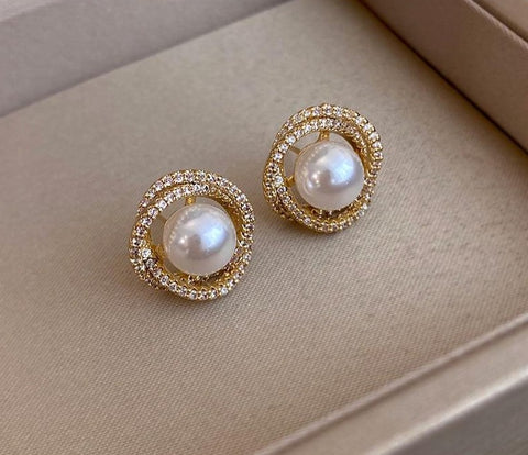 Dainty Whirlpool Pearl Earrings - Earrings - Altanze