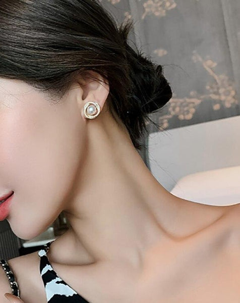 Dainty Whirlpool Pearl Earrings - Earrings - Altanze