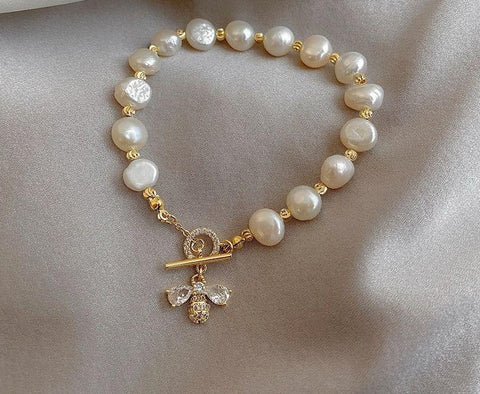 Pearl Bee Pendant Bracelet - Bracelet - Altanze