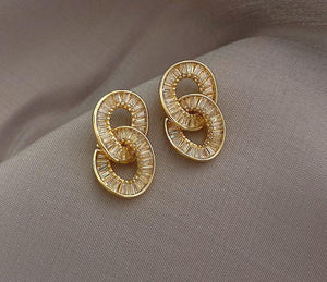 Luxury Circle Clasp Earrings - Earrings - Altanze
