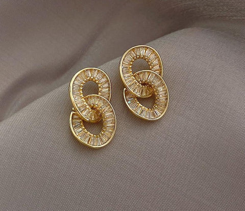 Luxury Circle Clasp Earrings - Earrings - Altanze