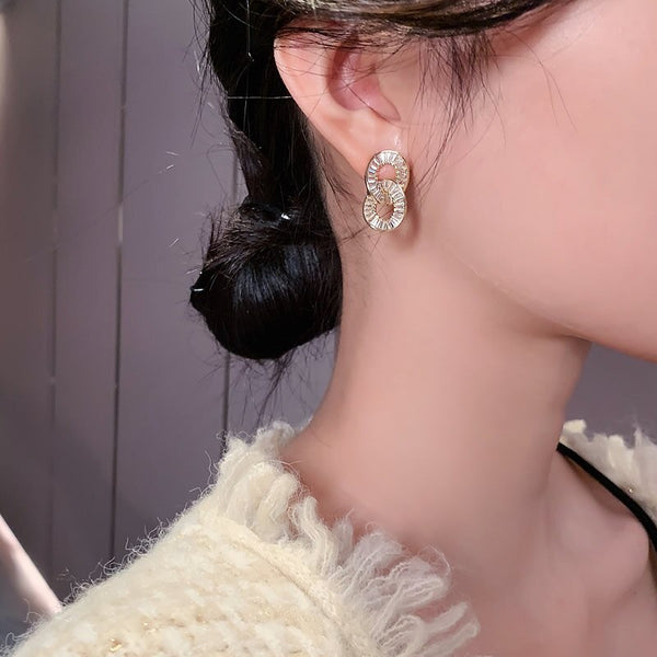 Luxury Circle Clasp Earrings - Earrings - Altanze