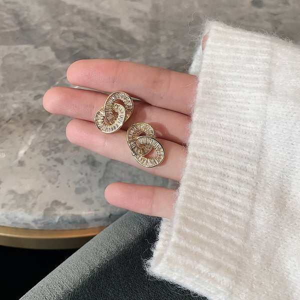 Luxury Circle Clasp Earrings - Earrings - Altanze
