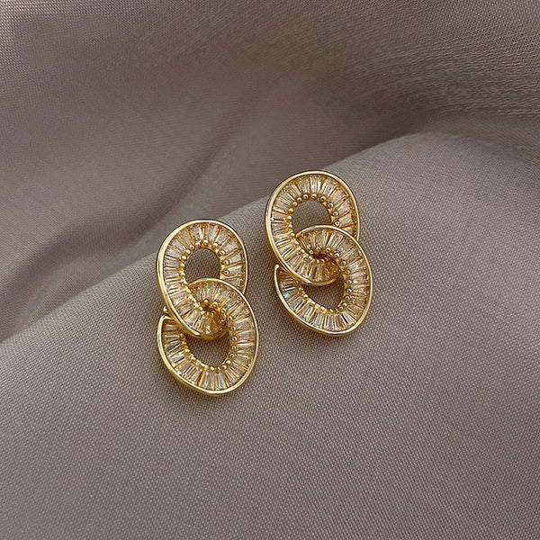 Luxury Circle Clasp Earrings - Earrings - Altanze